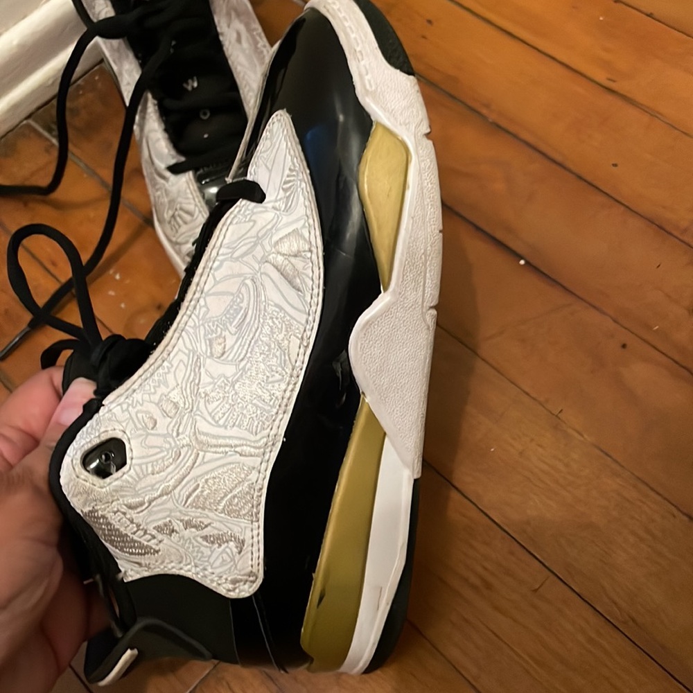 Jordan’s - Picture 3 of 4